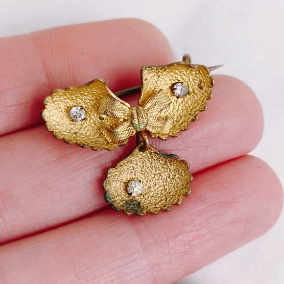Antique Victorian Gold Tone Bow & Shell Brooch Glass Rhinestones, C Clasp, 1800s - Picture 2 of 6